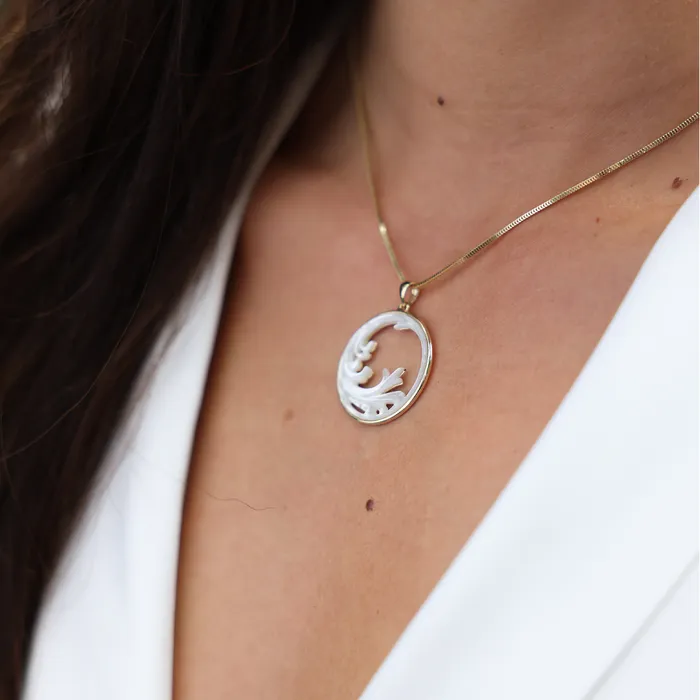 Necklaces Maui Divers Jewelry Nalu Splash Mother of Pearl Pendant in Gold 27mm
